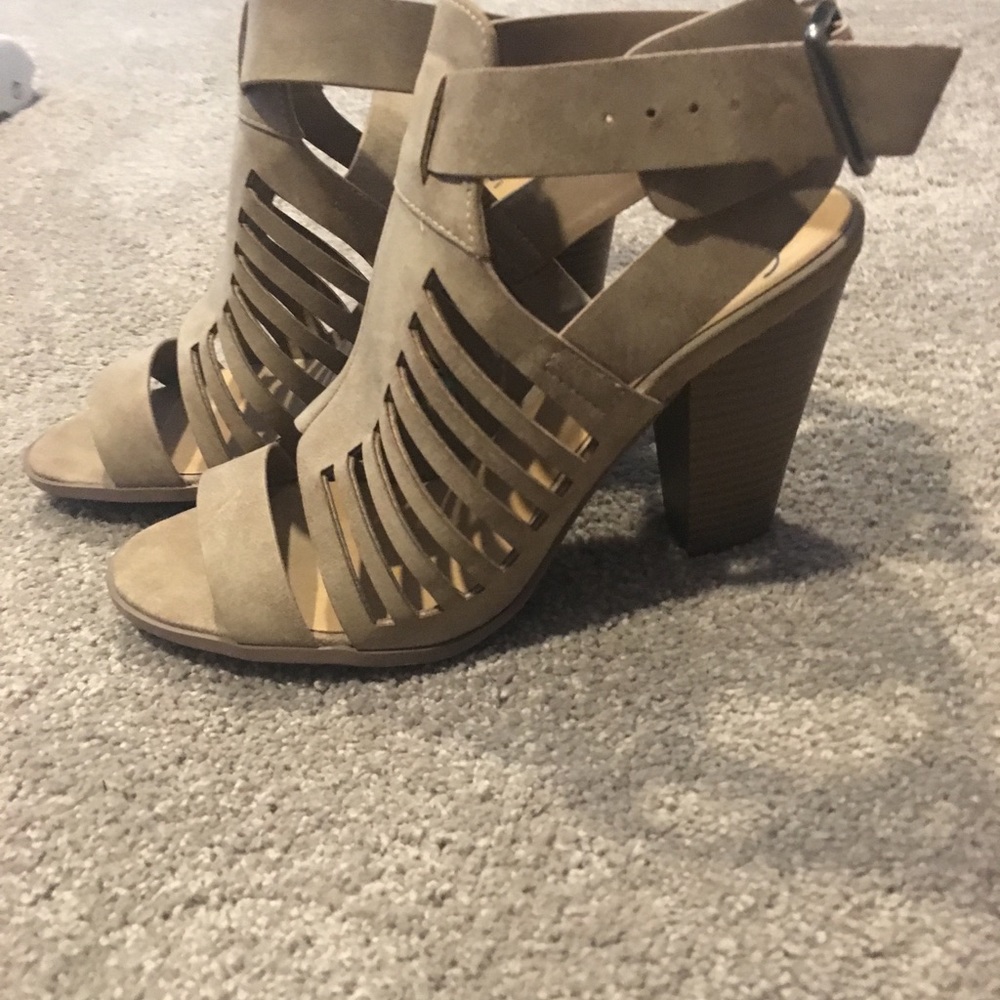Heels - Picture 3 of 3